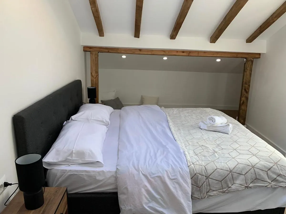 Noah'S Attic - Apartment Hotel In Korce